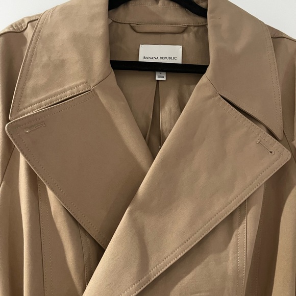 NWOT Banana Republic Waist Length Trench Coat, Women's L Tan Belted Raincoat - Picture 3 of 10
